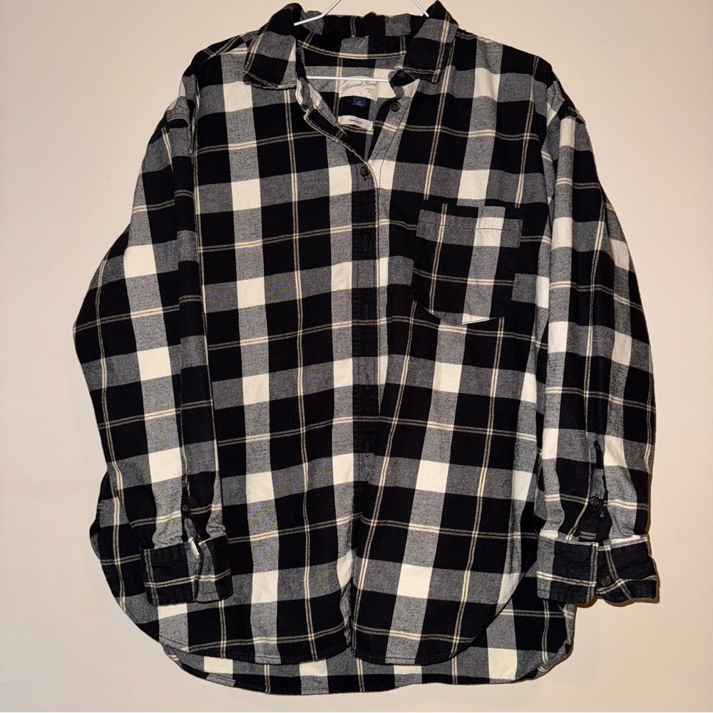 Universal Thread Monochrome Plaid Flannel Button Down Shirt